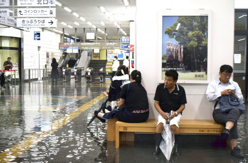В Японии из-за наводнений эвакуировали почти миллион человек (ВИДЕО) 1