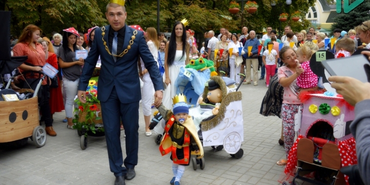 Креативных родителей с маленькими детьми зовут на парад карапузов