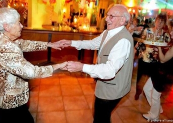 В Германии дискотеку для пенсионеров утихомиривала полиция