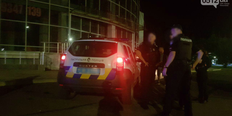 Ночью в Николаеве подрались из-за места на парковке (ФОТО, ВИДЕО)