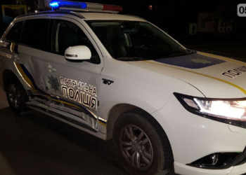 В Николаеве Daewoo не уступил дорогу полицейскому внедорожнику (ФОТО, ВИДЕО)