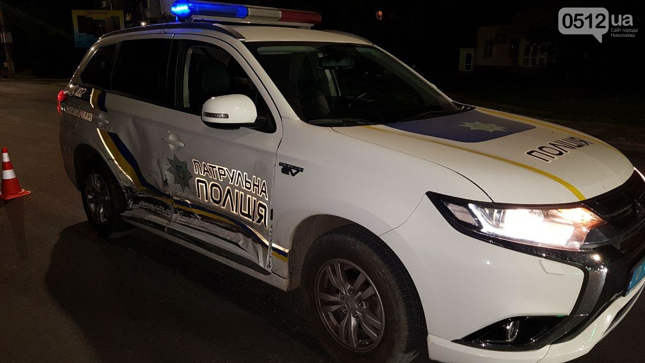 В Николаеве Daewoo не уступил дорогу полицейскому внедорожнику (ФОТО, ВИДЕО)