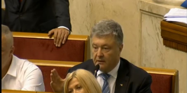 Ночью в Раде поссорились Шуфрич и Порошенко, а Голос и ЕС покинули зал (ВИДЕО)