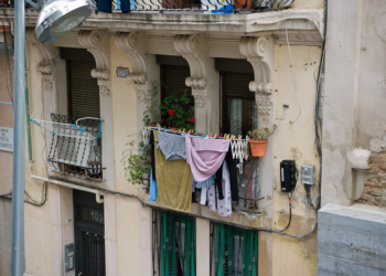 В Риме запретили сушить белье на балконе, если его видно с улицы
