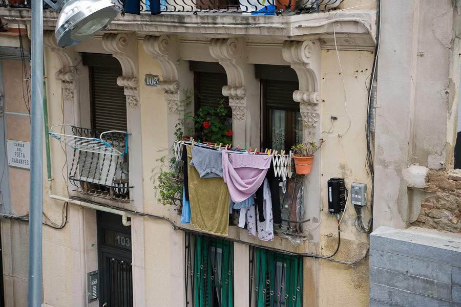 В Риме запретили сушить белье на балконе, если его видно с улицы 1