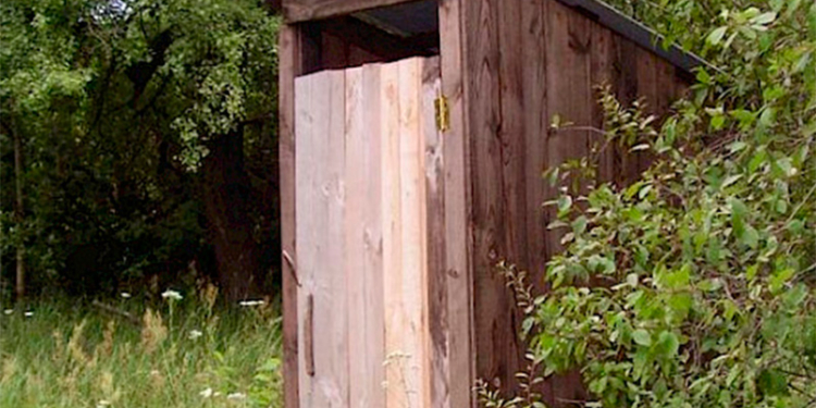 Херсонец погиб в выгребной яме, спасая телефон