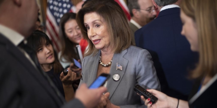 Демократы официально инициировали процедуру импичмента Трампа