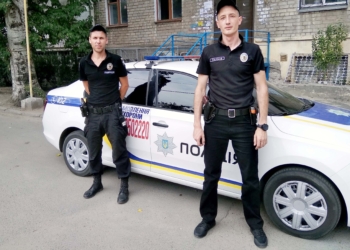 В Николаеве у АЗС загорелся автомобиль – полицейские охраны потушили пламя (ФОТО)
