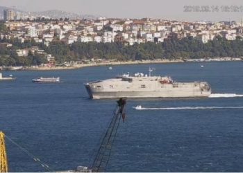 В Черное море идет военный корабль США (ВИДЕО)