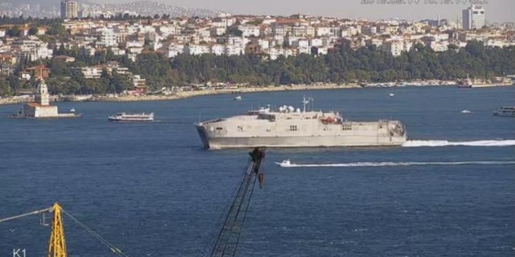 В Черное море идет военный корабль США (ВИДЕО)