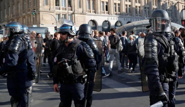 В Париже правоохранители задержали более 100 демонстрантов, вышедших на акцию «желтых жилетов» (ВИДЕО)