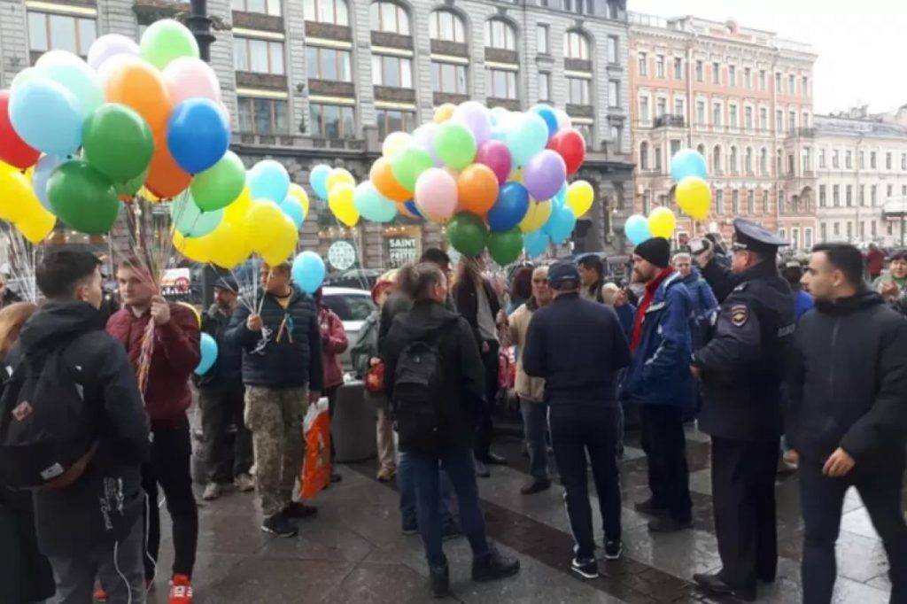 В Санкт-Петербурге задержали учасников акции, требовавших прекратить военные действия в Украине 1