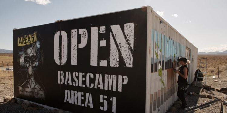 Попытка массового проникновения в “Зону 51” для спасения инопланетян не состоялась. Но трое были арестованы (ВИДЕО)