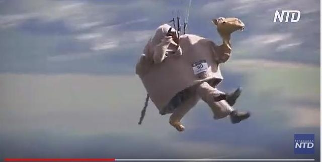 Знаменитый «Кубок Икара» во Франции завершился карнавалом на парапланах (ВИДЕО)