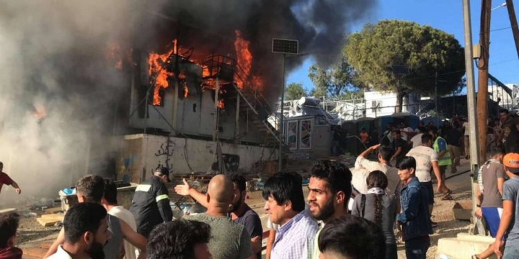 В Греческом центре для беженцев произошло два пожара и бунт – есть погибшие (ФОТО, ВИДЕО)