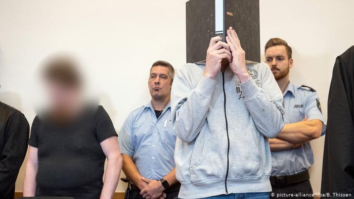 В Германии два педофила, изнасиловавших 32 ребенка, получили по 13 и 12 лет тюрьмы 1