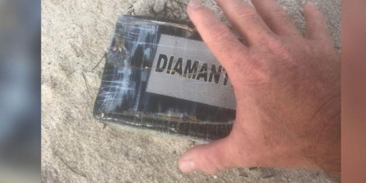 Ураган «Дориан» выбросил на один из пляжей Флориды 26 кг кокаина