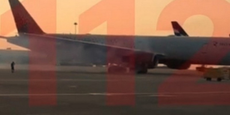 В России перед взлетом загорелся самолет с пассажирами (ВИДЕО)