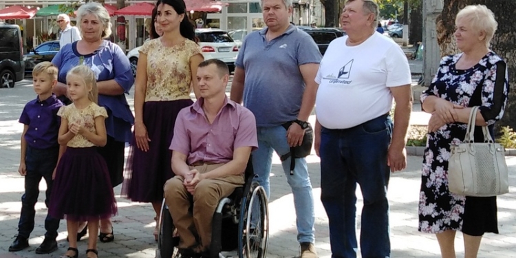 Быть гибкими и крепкими, как сталь: семья николаевского паралимпийца Андрея Комара отметила «стальную свадьбу» (ВИДЕО)