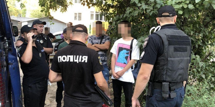 В Николаеве ТОРовцы задержали молодых «закладчиков» с наркотиками (ФОТО)