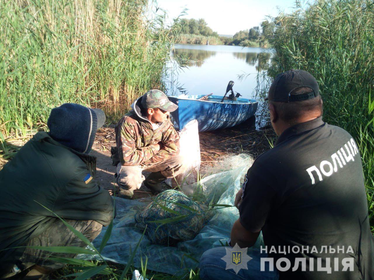 В Николаевском районе полицейские поймали двух браконьеров, незаконно добывших 15 кг рыбы (ФОТО)