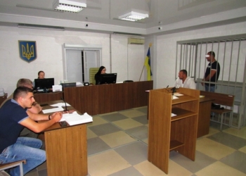 Депутат Первомайского горсовета и житель Первомайска, задержанные на взятке, могут выйти под залог в почти 0,5 млн.грн. каждому (ФОТО)