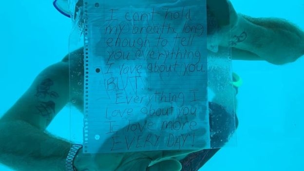 Парень решил сделать предложение под водой и утонул – невеста сняла последние секунды его жизни (ФОТО)