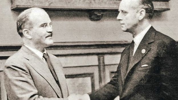 Попытка МИД России оправдать пакт Молотова-Риббентропа возмутила страны Балтии