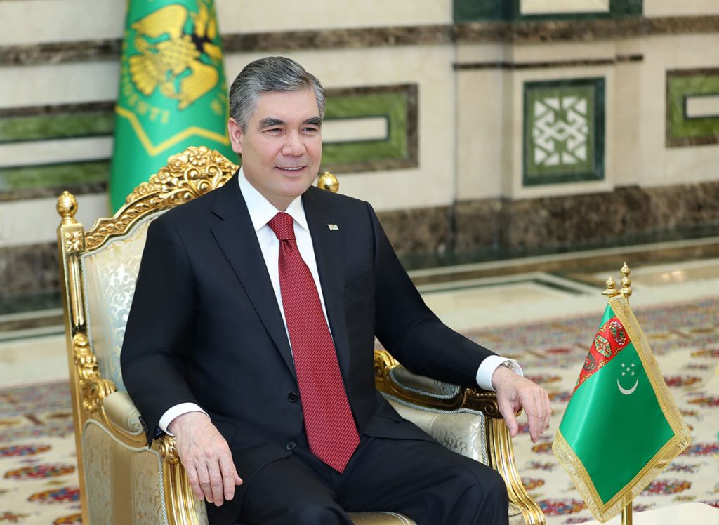 Министры правительства Туркменистана стоя конспектировали стихи об алабае, которые читал президент Бердымухамедов (ВИДЕО) 1
