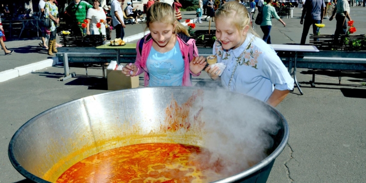Жители Первомайска День города отметят праздником борща