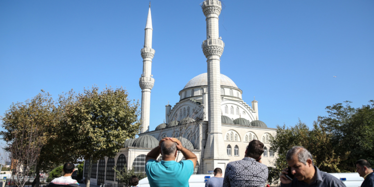 В Стамбуле произошло мощное землетрясение (ФОТО)