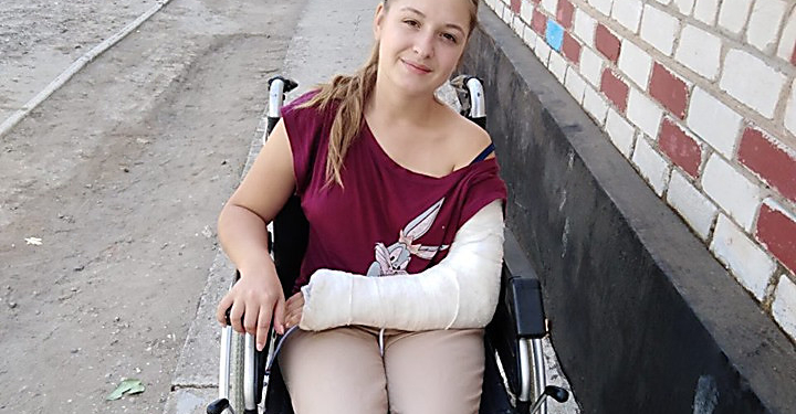 Девушка, которую сбила машина в центре Николаева, заявила, что родственники не отдают деньги, которые волонтеры собрали на лечение (ДОКУМЕНТЫ)