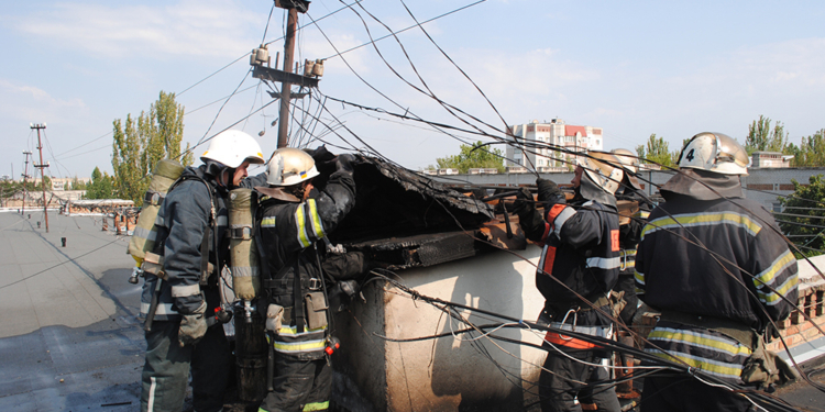 В Николаеве горела пятиэтажка, а в Первомайском районе – две хозпостройки (ФОТО)