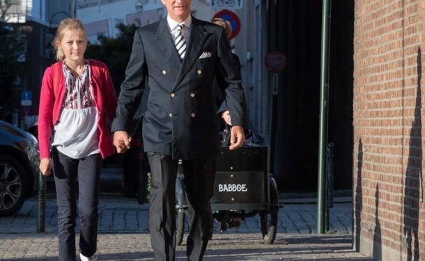 Дочь короля Бельгии надела в школу вышиванку