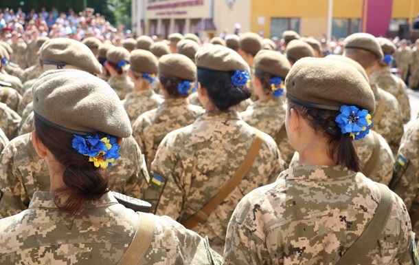В Украине резко увеличилось число женщин-военных 1