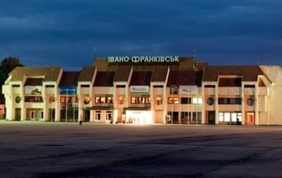 В Ивано-Франковске аварийно сел самолет с пассажирами
