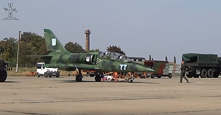 На білоруський аеродром “Барановичі” рф перемістила 3 винищувачі Су-30