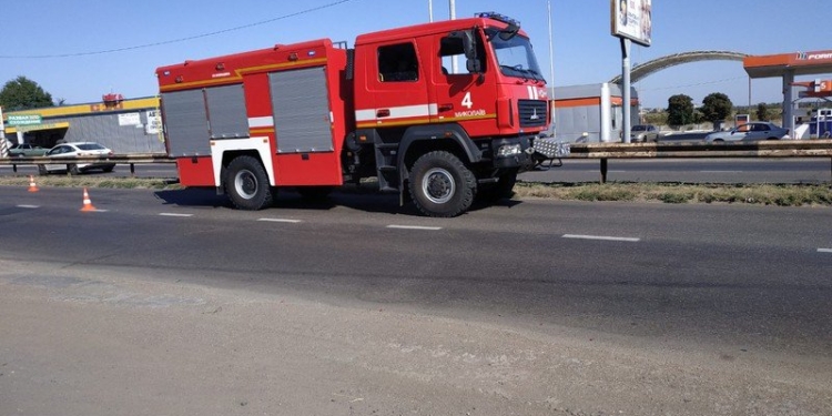 В Николаеве пожарный автомобиль протаранил легковой автомобиль (ФОТО)