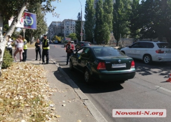 В центре Николаева Volkswagen сбил пожилого мужчина, перебегавшего дорогу (ФОТО)