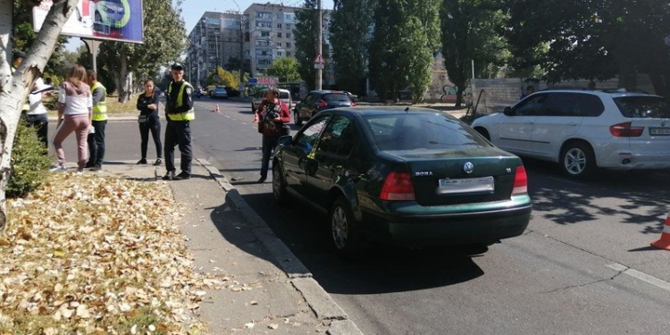 В центре Николаева Volkswagen сбил пожилого мужчина, перебегавшего дорогу (ФОТО)
