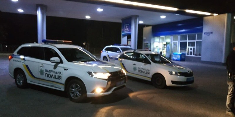 В Николаеве неадекватный мужчина угрожал взорвать заправку (ВИДЕО)