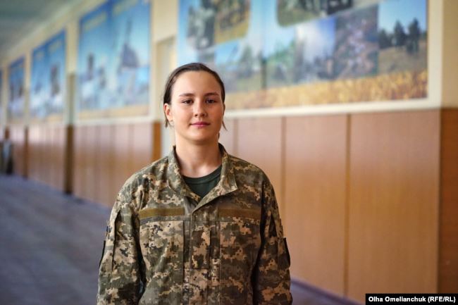 «Буду летчиком, как и отец»: в Киевский военный лицей впервые приняли девушек (ФОТО, ВИДЕО) 5