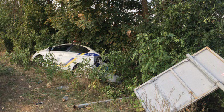 Под Николаевом автобус с туристами протаранил патрульный Prius (ФОТО, ВИДЕО)