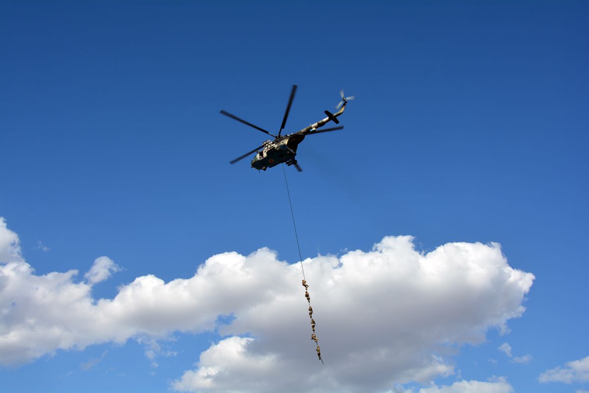 Николаевские десантники отработали беспарашютное десантирование (ФОТО)