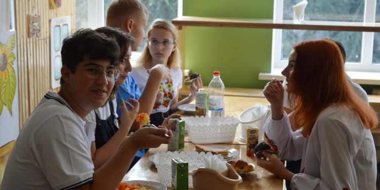 В Николаеве первая школа перешла на систему питания «шведский стол» – Академия детского творчества (ФОТО, ВИДЕО)