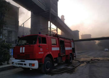 Под Николаевом горел цех цементного завода (ФОТО)