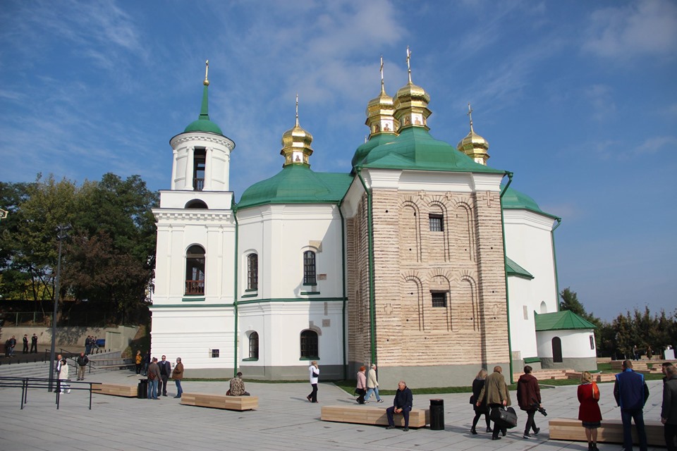 В Киеве открыли отреставрированную церковь 12 века - 100 метров древнерусской фрески (ФОТО) 5