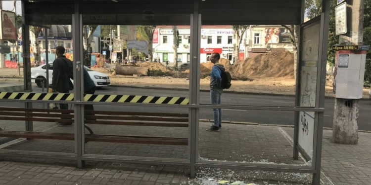 Вандалы добрались до еще одной остановки в Николаеве. Возбуждено уголовное дело (ФОТО)