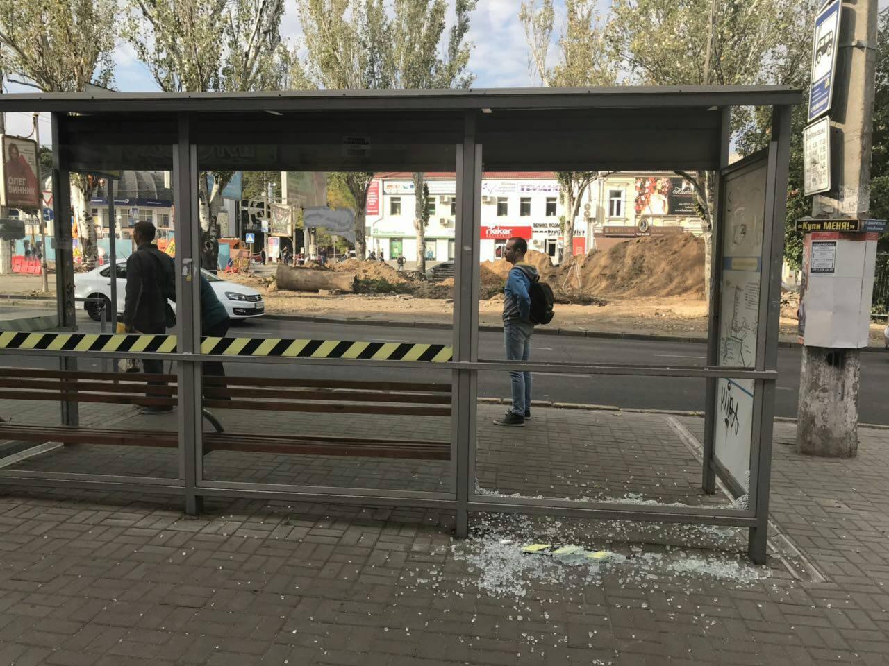 Вандалы добрались до еще одной остановки в Николаеве. Возбуждено уголовное дело (ФОТО)