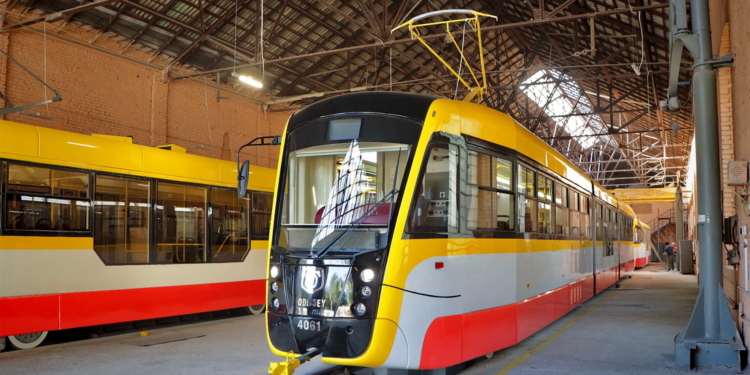 “Одиссей-Макс”. В Одессе презентовали первый многосекционный трамвай (ФОТО, ВИДЕО)